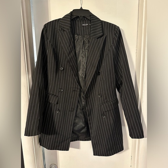 Nasty Gal Pinstripe Blazer - Picture 2 of 3